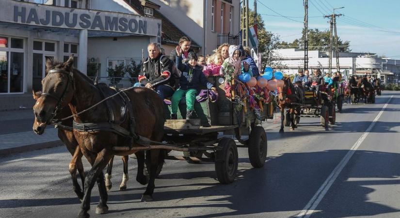 Szüreti sokadalommal ápolja és őrzi a magyar kultúrát Hajdúsámson – fotókkal