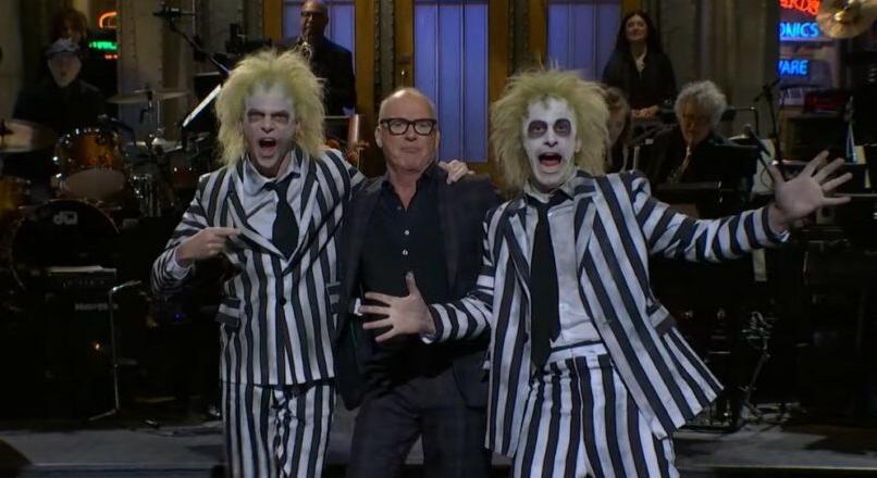 Michael Keaton visszatért a SNL házigazdájaként, volt horror koreográfus és ejtőernyős oktató is