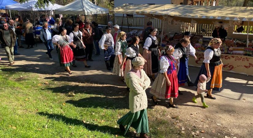 Vendel-napoztak a faluban, tánccal, finom falatokkal