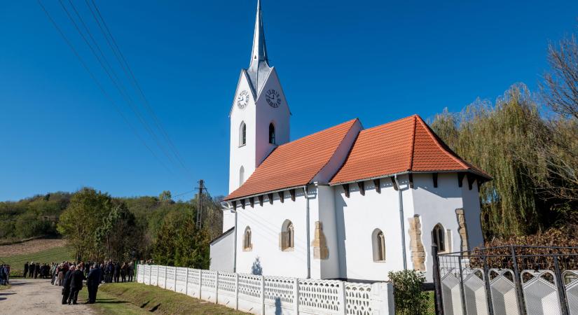 Református szórványgyülekezet temploma újult meg Kolozs megyében