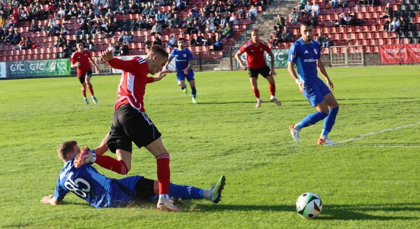 A PMFC drámai hajrában ikszelt a rangadón – GALÉRIA