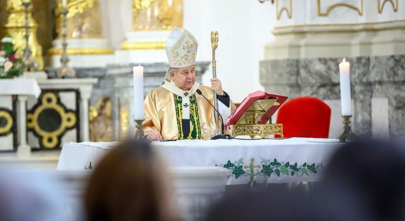 Érseki szentmisével köszöntötte a vármegye új polgármestereit, tisztségviselőit Bábel Balázs