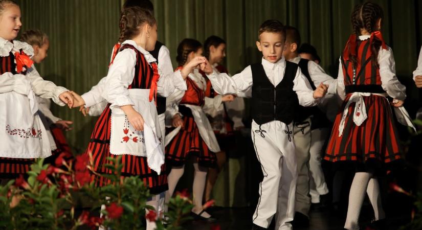 A legkisebbek ropták a táncot Maroskeresztúron