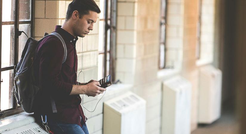 Újabb fordulat az iskolai telefontilalomban, már ellenőrizhetik a szigorú rendelet betartását is