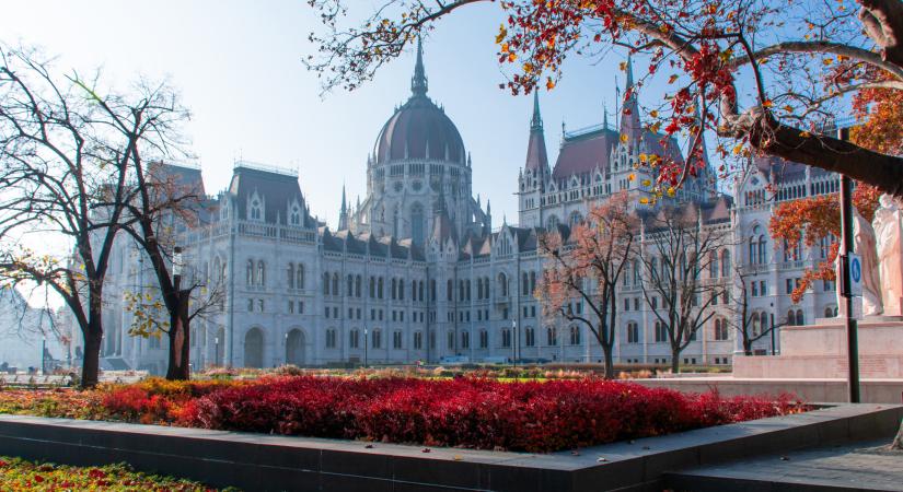 Összeül a parlament, jön a zárszámadás vitája