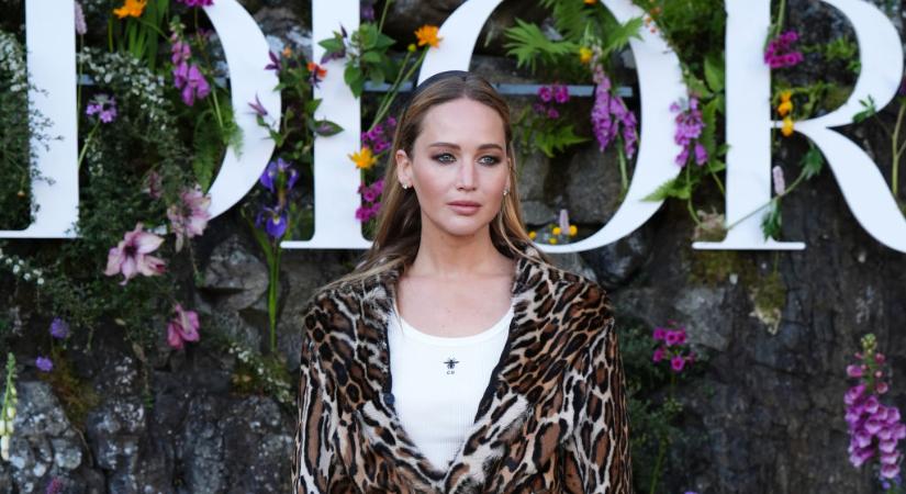 Jennifer Lawrence a második babáját várja, új fotóján már a hasa is gömbölyödik