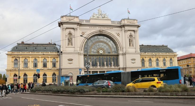 Megint kisiklott egy vonat a Keletiben