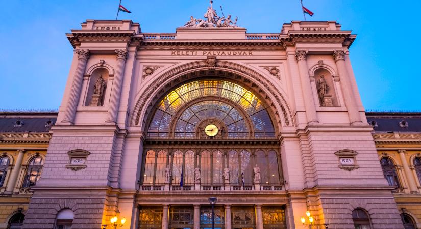 Kisiklott egy vonat a Keleti pályaudvaron, gyakorlatilag nincs járat, ami ne késne