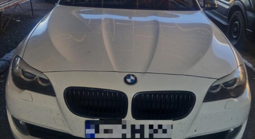 Körözött BMW-vel settenkedett a határra