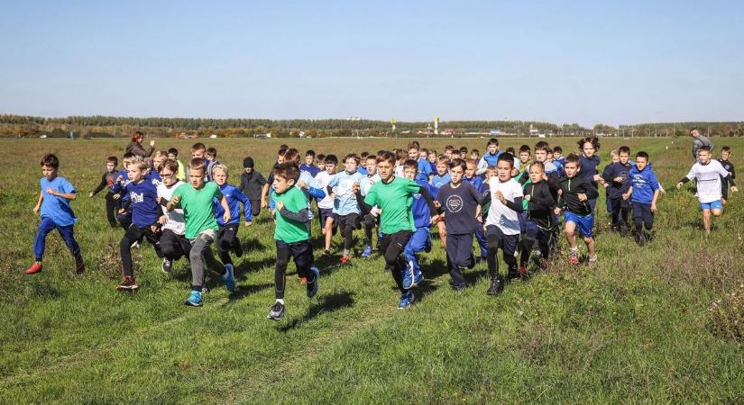 A Kassai diákjai vitték a prímet a Mezei Cross Futóbajnokságon – galériával