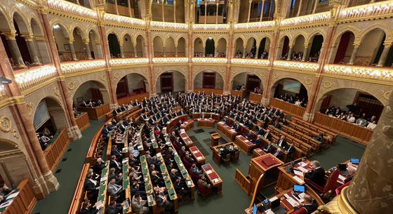 A bíróság elítélte, ma szólal fel utoljára a Parlamentben Fekete-Győr András - ÉLŐ