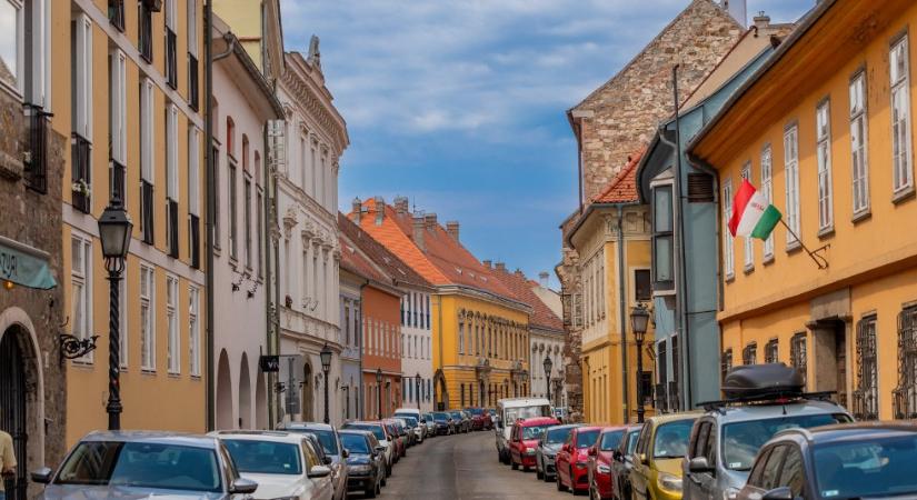 Fontos figyelmeztetés az autósoknak, ezen a szakaszon csökkentik a megengedett sebességet