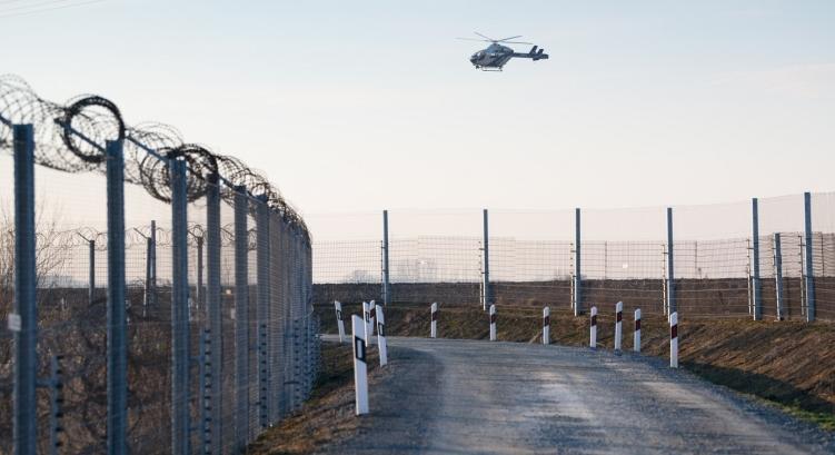 Helikopterrel üldöztek embercsempészt Ásotthalomnál