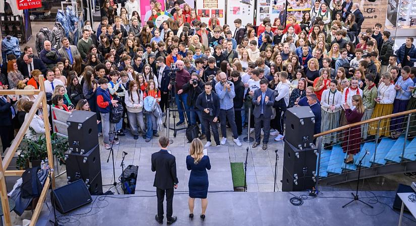 Döntés előtt álló nyolcadikosokkal telt meg a debreceni Suliválasztó SuliFórum – fotókkal