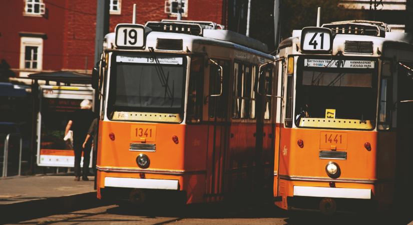 Már kedden jelentősen változik a közlekedés az október 23-i ünnepségek miatt