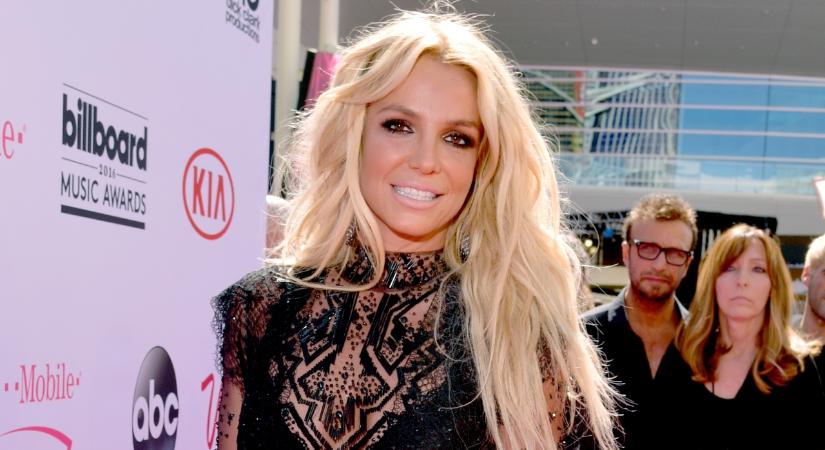 Britney Spears menyasszonyi ruhájában tudatta: feleségül ment saját magához