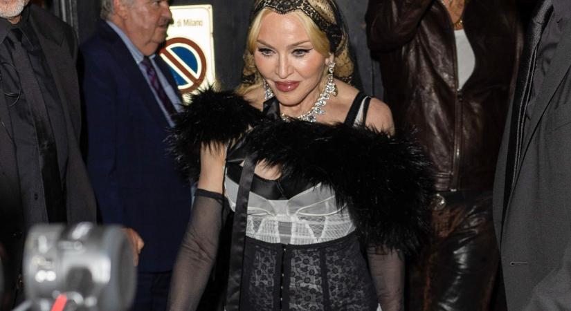 Nyíltan mutatkozott együtt Madonna és 38 évvel fiatalabb szerelme