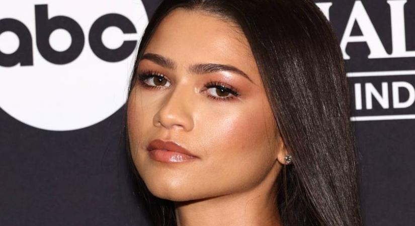 Zendaya testét alig takarta valami a vörös szőnyegen: így még sosem láttuk