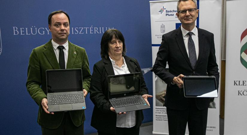 Rétvári Bence: Újabb 125 ezer diák kap laptopot – A gépeket a legjobb minőségű internetkapcsolat mellett használhatják