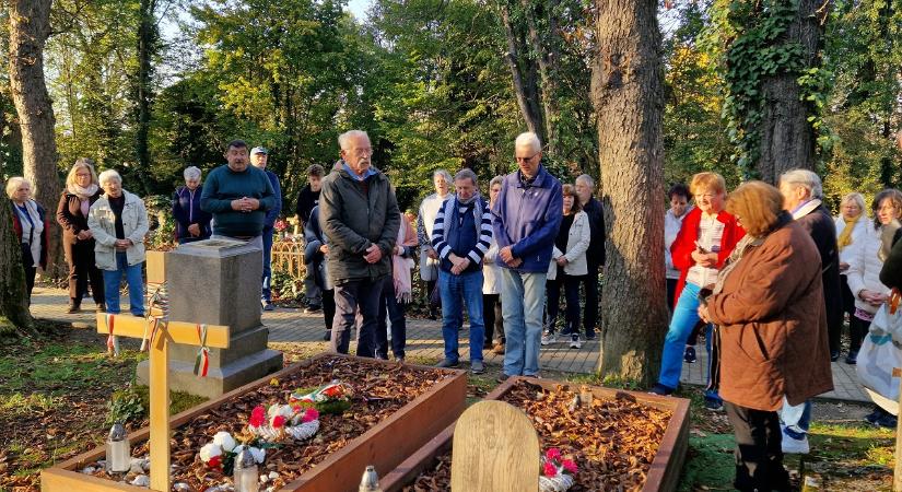 Duray Miklós sírját is felkeresték a dunabogdányiak