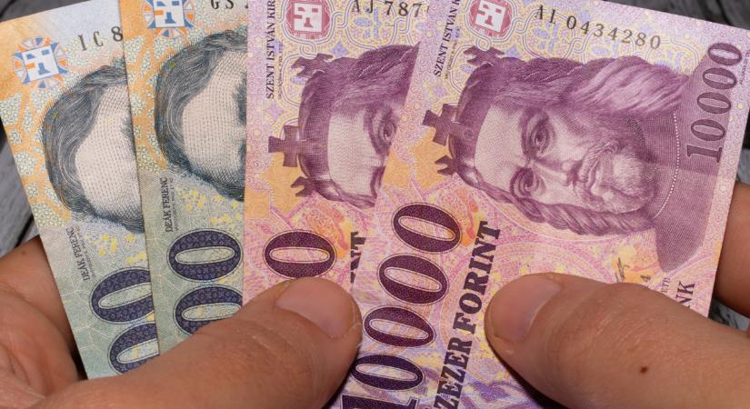 Szomorú napot zárt ma a forint: tovább csökkent az értéke