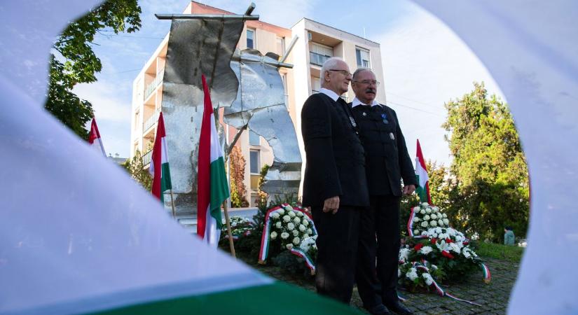 Megemlékezések, ünnepi műsorok, így emlékeznek kedden a forradalom hőseire