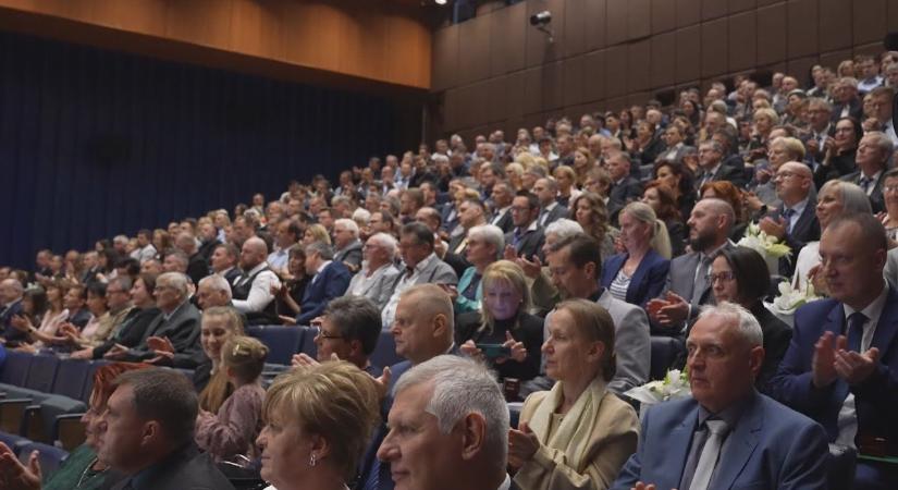 Céggyűrű: Kitüntetés a kiemelkedő munkáért