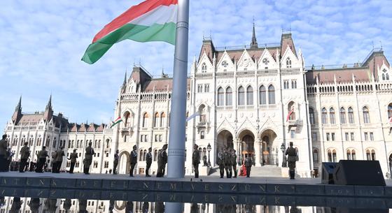 A Kormányzati Tájékoztatási Központ szerint valóban érkezett figyelmeztetés egy október 23-ra szerveződő fegyveres akcióról