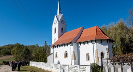 Egy 44 tagú erdélyi református gyülekezet templomát újította fel a magyar kormány