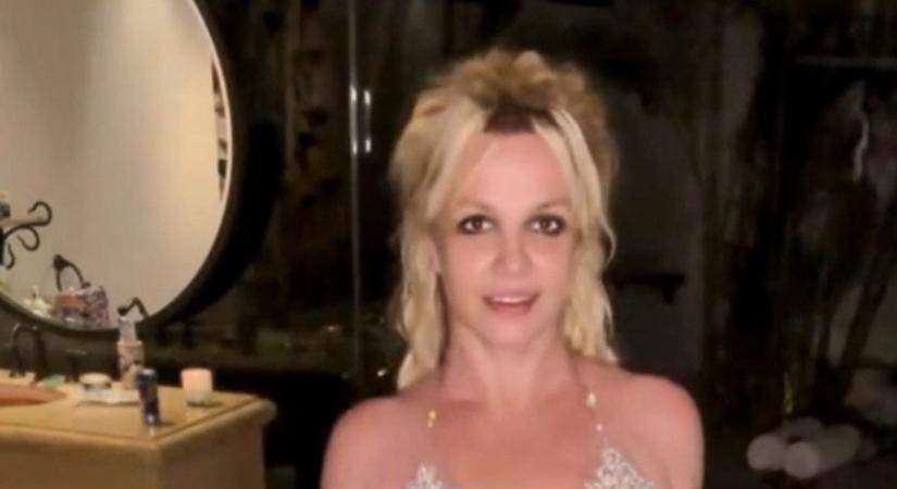 Britney Spears házasodik? Menyasszonyi ruhában jelentette be a művésznő