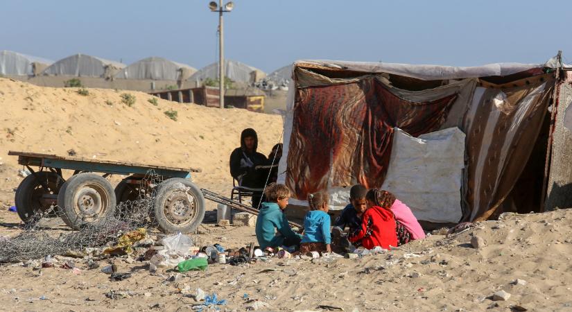 Az ENSZ palesztinokat segélyező szervezete szerint Izrael még mindig nem engedi, hogy humanitárius szállítmányok jutassanak be a Gázai övezetbe