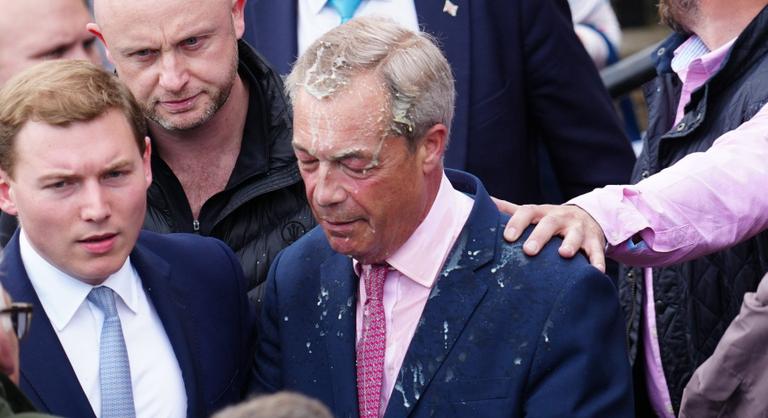 Bűnösnek vallotta magát Nigel Farage tejturmixos támadója