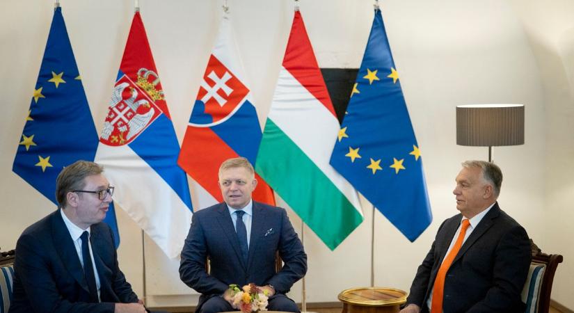 Így fogadta Orbán Viktort Robert Fico Révkomáromban