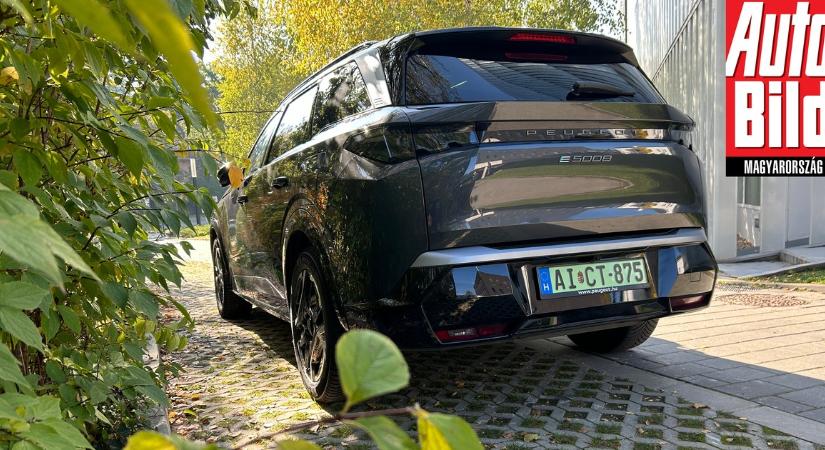 400 kilométer autópályán, egy szusszal: itt az új Peugeot 5008