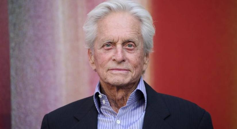 Michael Douglas szépséges lányával szelfizett: a 21 éves Carys egyetemista