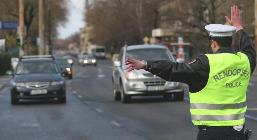 Az agresszív sofőrök ész nélkül előznek