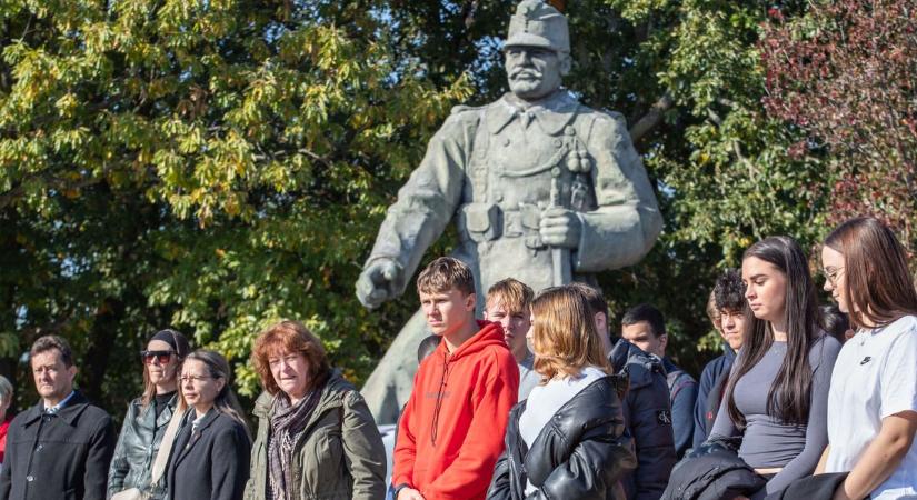 Tiszteletadás a Mészeg-hegy ’56-os Emlékpontjánál (galéria)