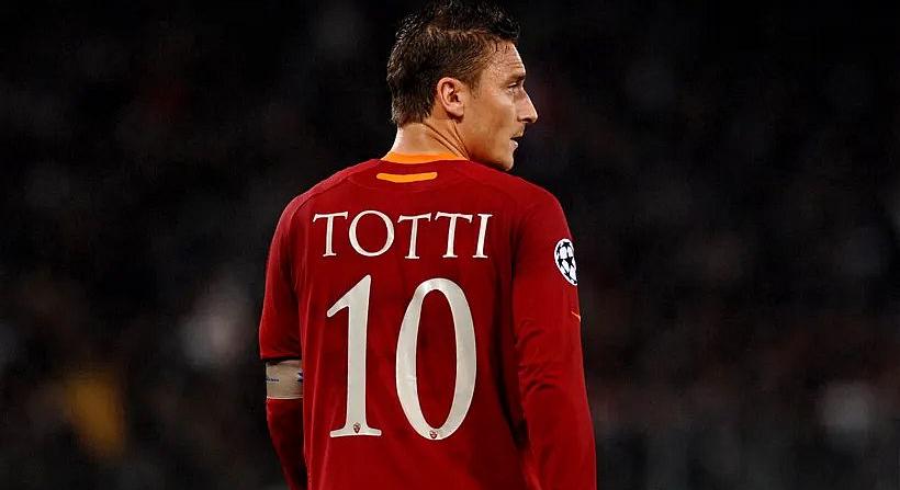 A legendás Totti a visszatéréséről beszélt, C. Ronaldo fizetése mellett Messié eltörpül - külföldi körkép