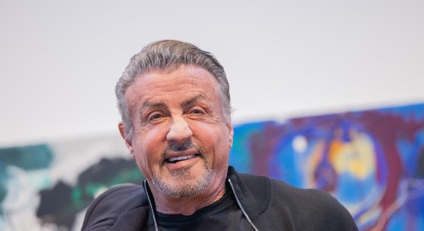 Micsoda csípőmozdulatok és elegancia: a 78 éves Sylvester Stallone táncos videója száguldozik az interneten