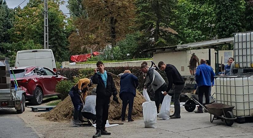 Az önkéntesek nem, csak az árvízi védekezésben részt vevő állami alkalmazottak kapnak 200 ezer jutalmat