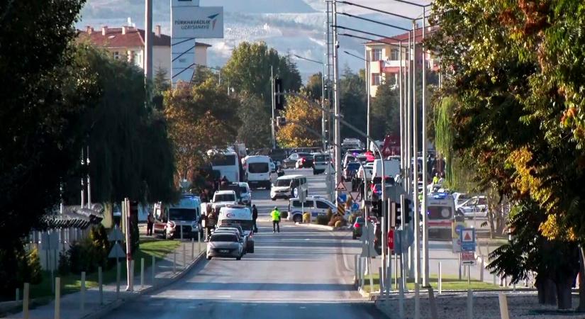 Többen meghaltak és megsebesültek egy terrortámadásban a török fővárosban