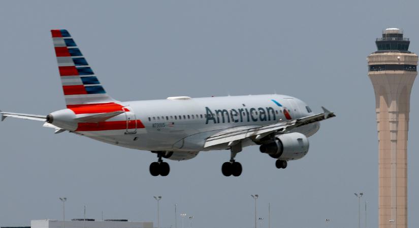 Méltatlanul bánt mozgáskorlátozott utasaival az American Airlines, most gigabírságot kell fizetnie