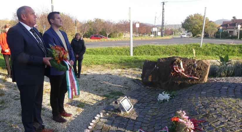 Aszófő is emlékezett a forradalom hőseire