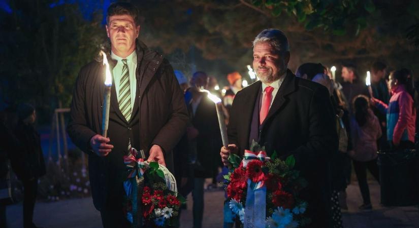 Mihálffy Béla a zsombóiakkal együtt emlékezett meg 1956 hőseiről – galériával