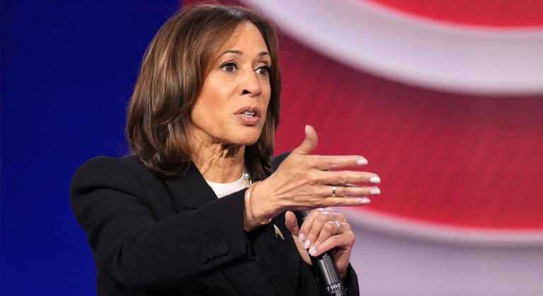 Durvul a kampány, Kamala Harris előrántotta Donald Trump hitleres kijelentését, és fasisztának nevezte a volt elnököt