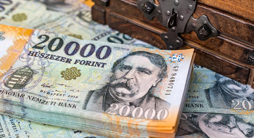 Ünneprontás: húsz hónapos mélyponton járt a forint