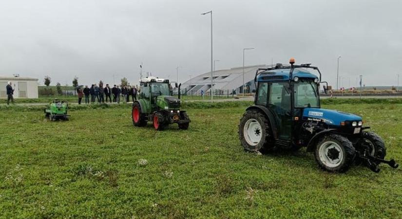 Drónnal permeteznek, robot szedi majd a málnát