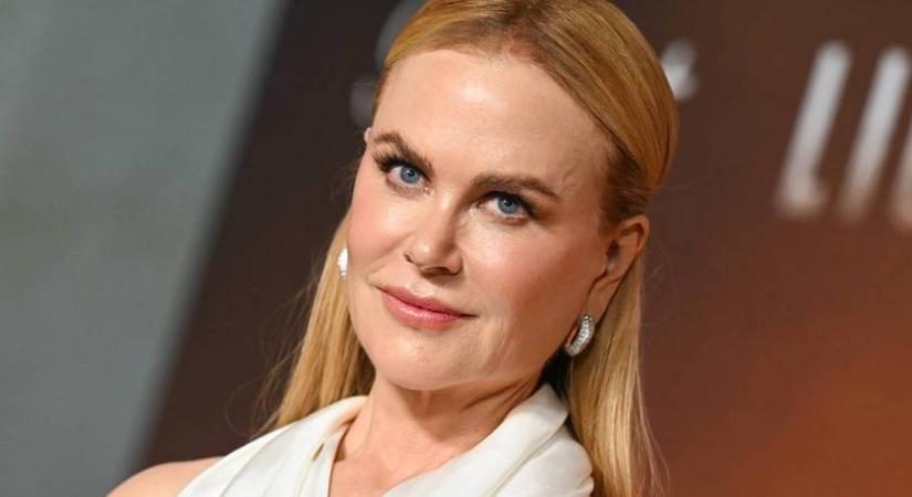 Az 57 éves Nicole Kidman nem vett melltartót a ruhája alá: villogtak a vakuk, amikor a vörös szőnyegre lépett