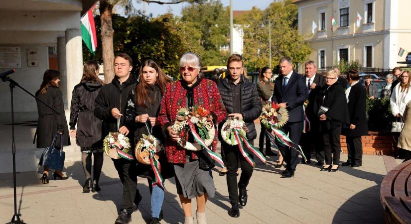 A forradalomra emlékeztek Abonyban is