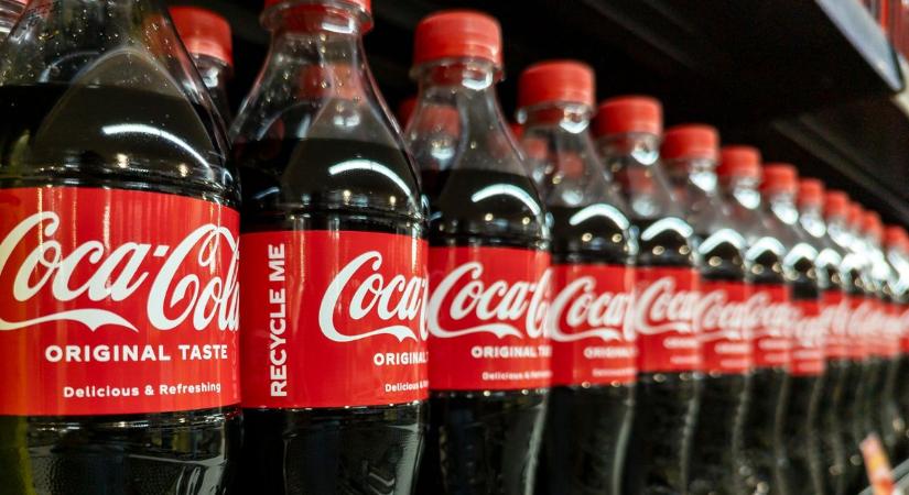 Riasztás: a Coca-Cola 26 millió palack üdítőt kivon a forgalomból